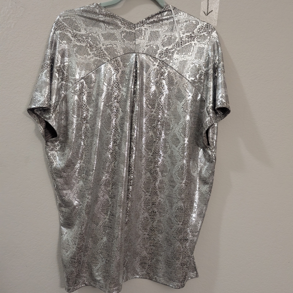 Karlie Shimmering Silver Top Blouse - Picture 4 of 8